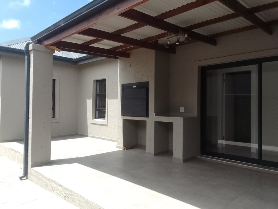 To Let 3 Bedroom Property for Rent in Blue Mountain Village Western Cape